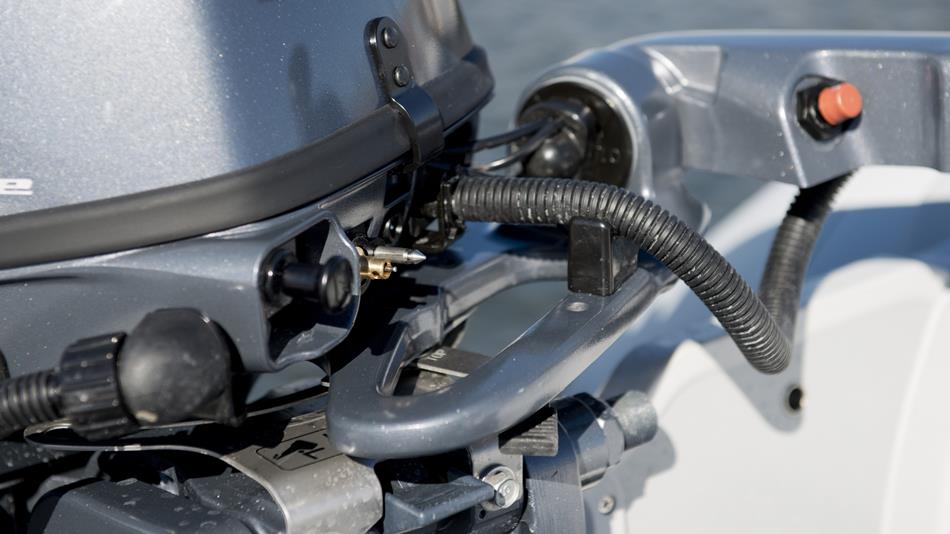 2016-Yamaha-F8-F9-9-EU-NA-Detail-003