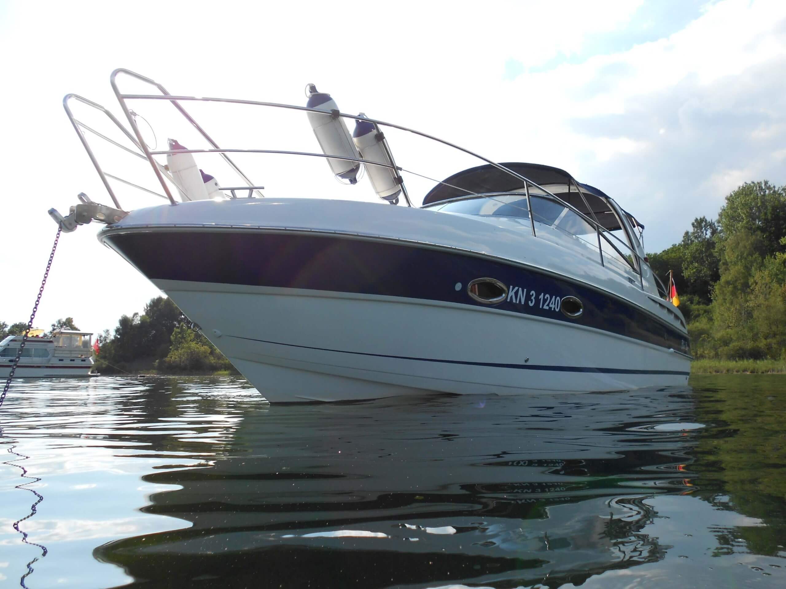 Blue Star vor Anker