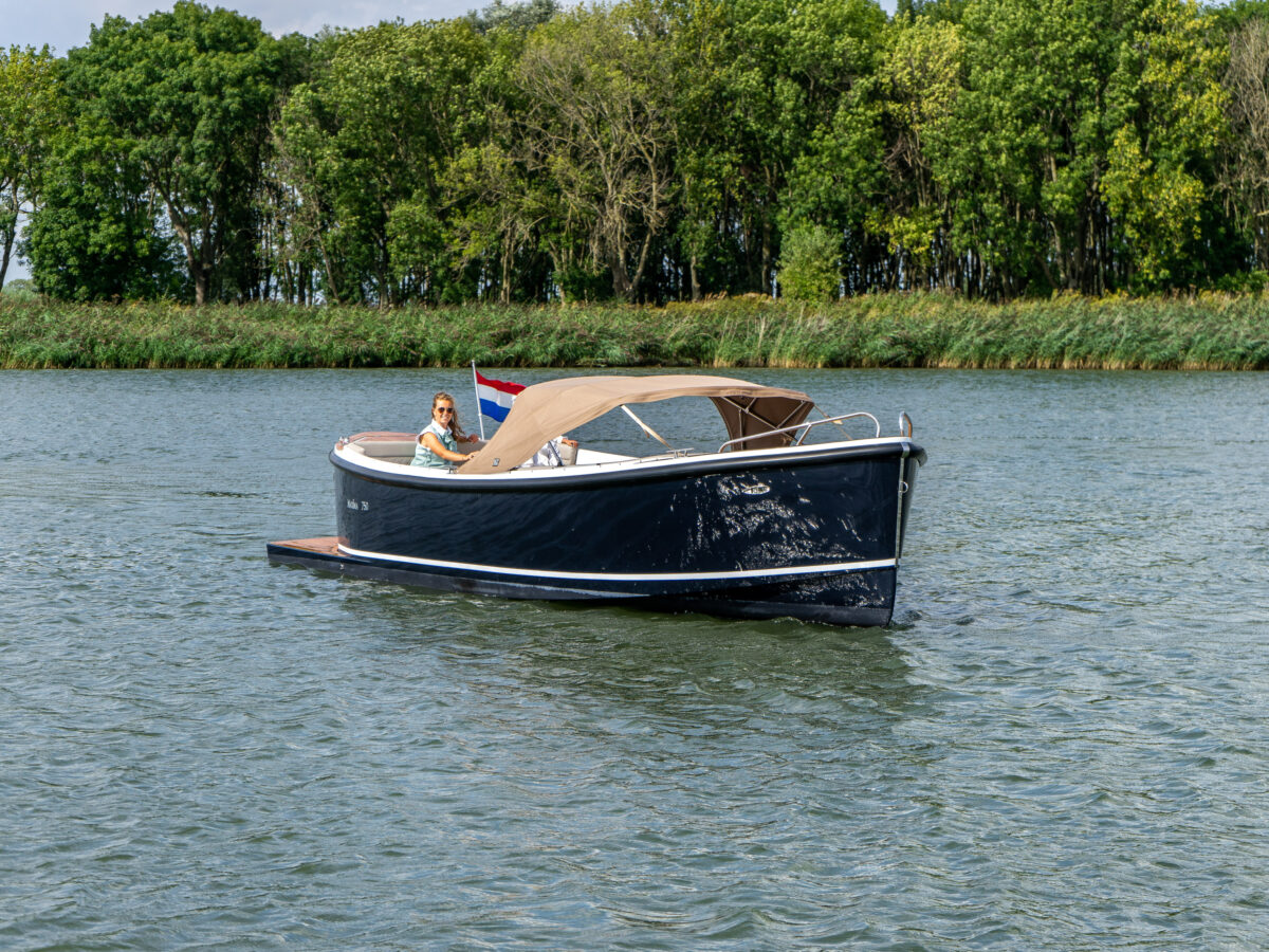 Maxima 750 Flying Lounge