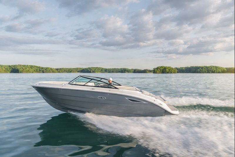 Sea Ray SDX250E & Trailer mit LIEGEPLATZ (im Vorlauf) 