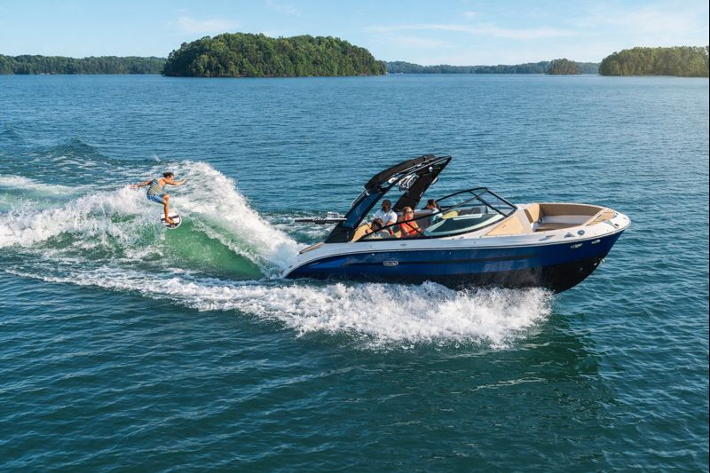 Sea Ray SDX250E SURF & Trailer *RESERVIERT* 