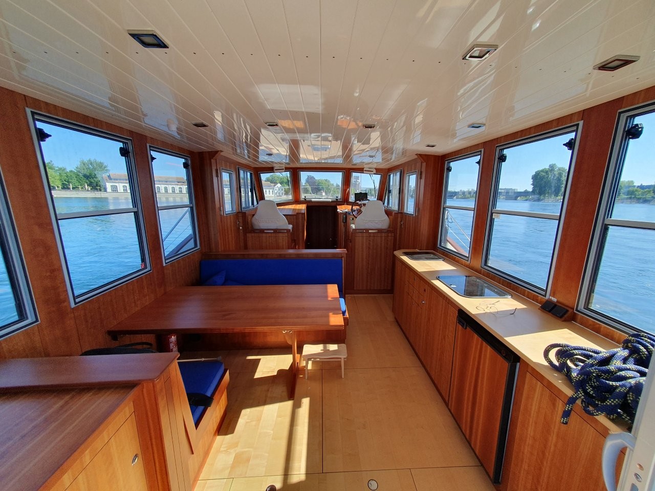 Martin 44 Motoryacht - Salon mit Dinette