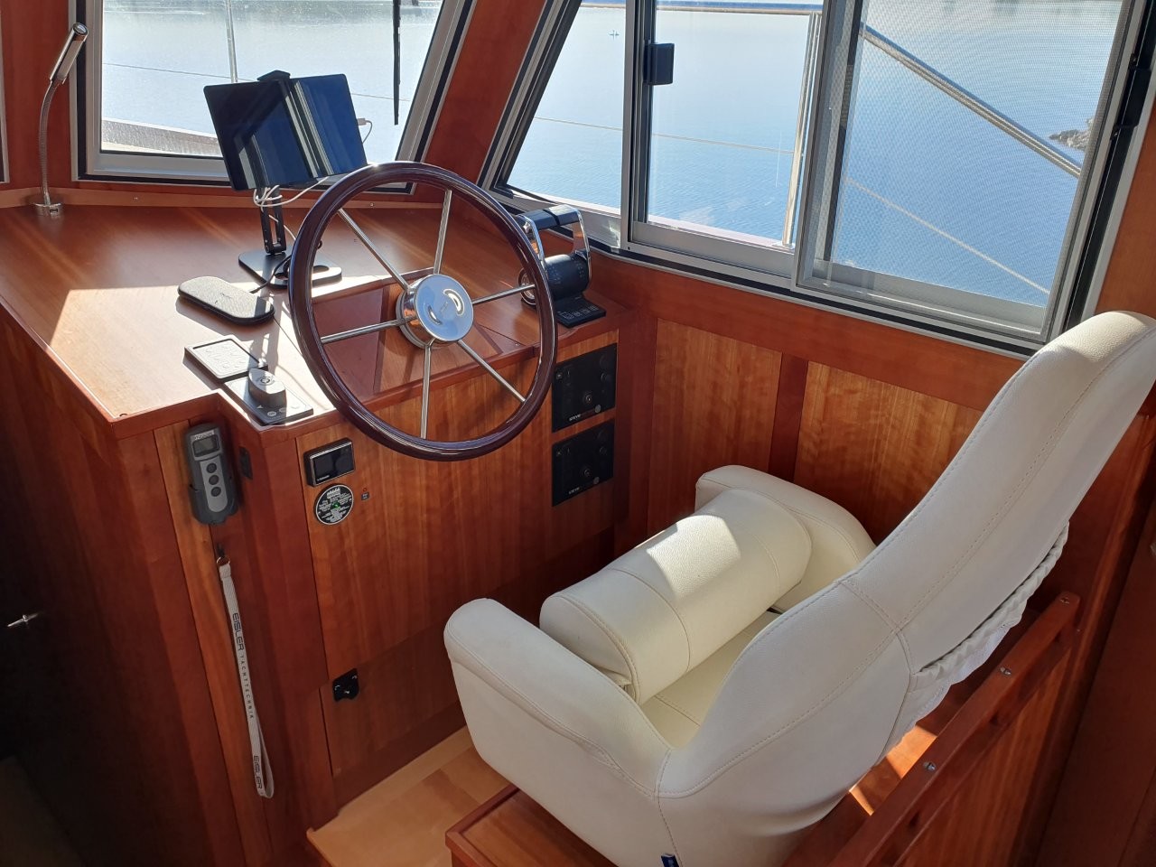 Martin 44 Motoryacht - Steuerstand