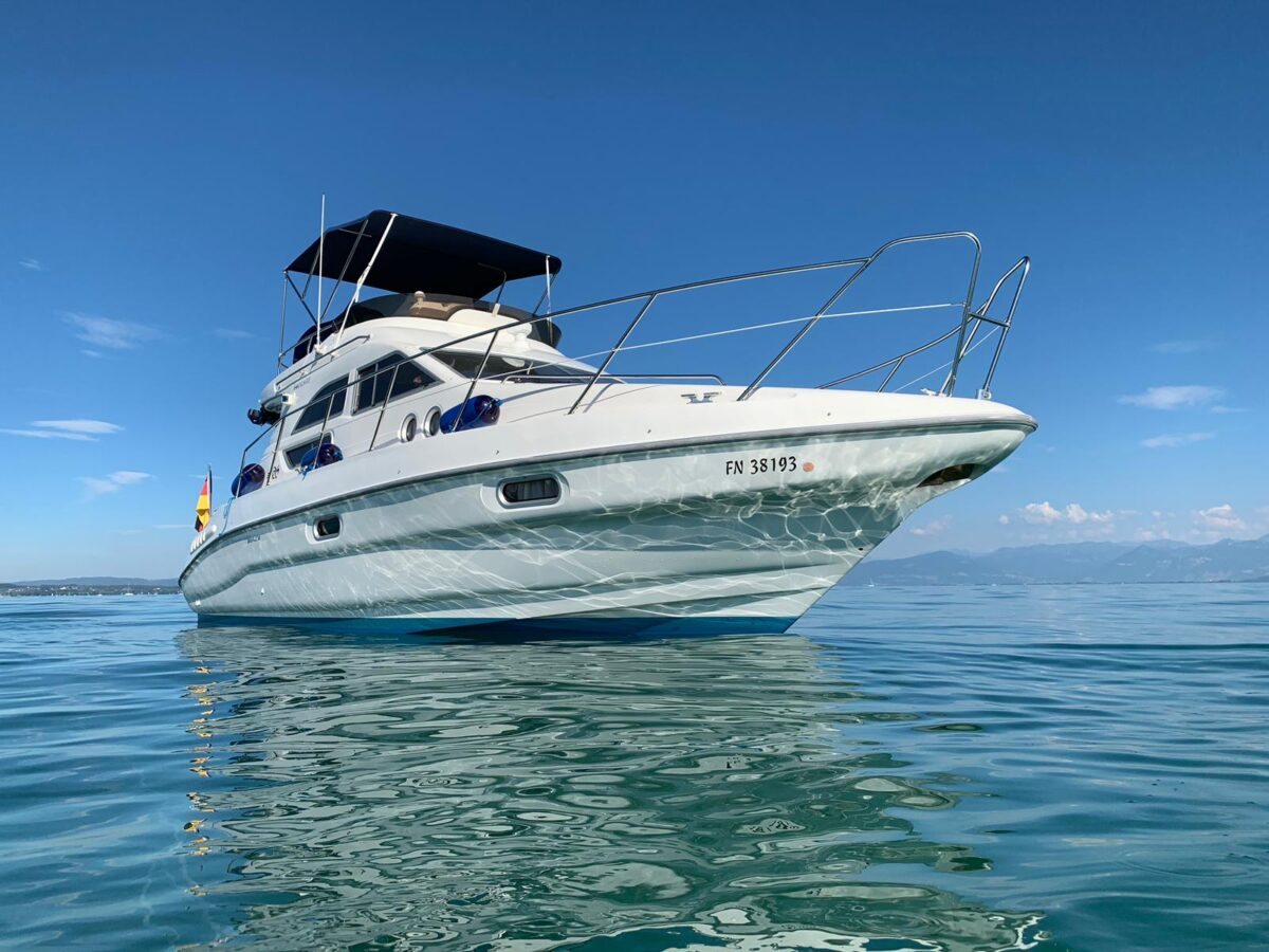 Sealine F33 (Flybridge) mit Liegeplatz am Bodensee Sealine F33 Flybridge