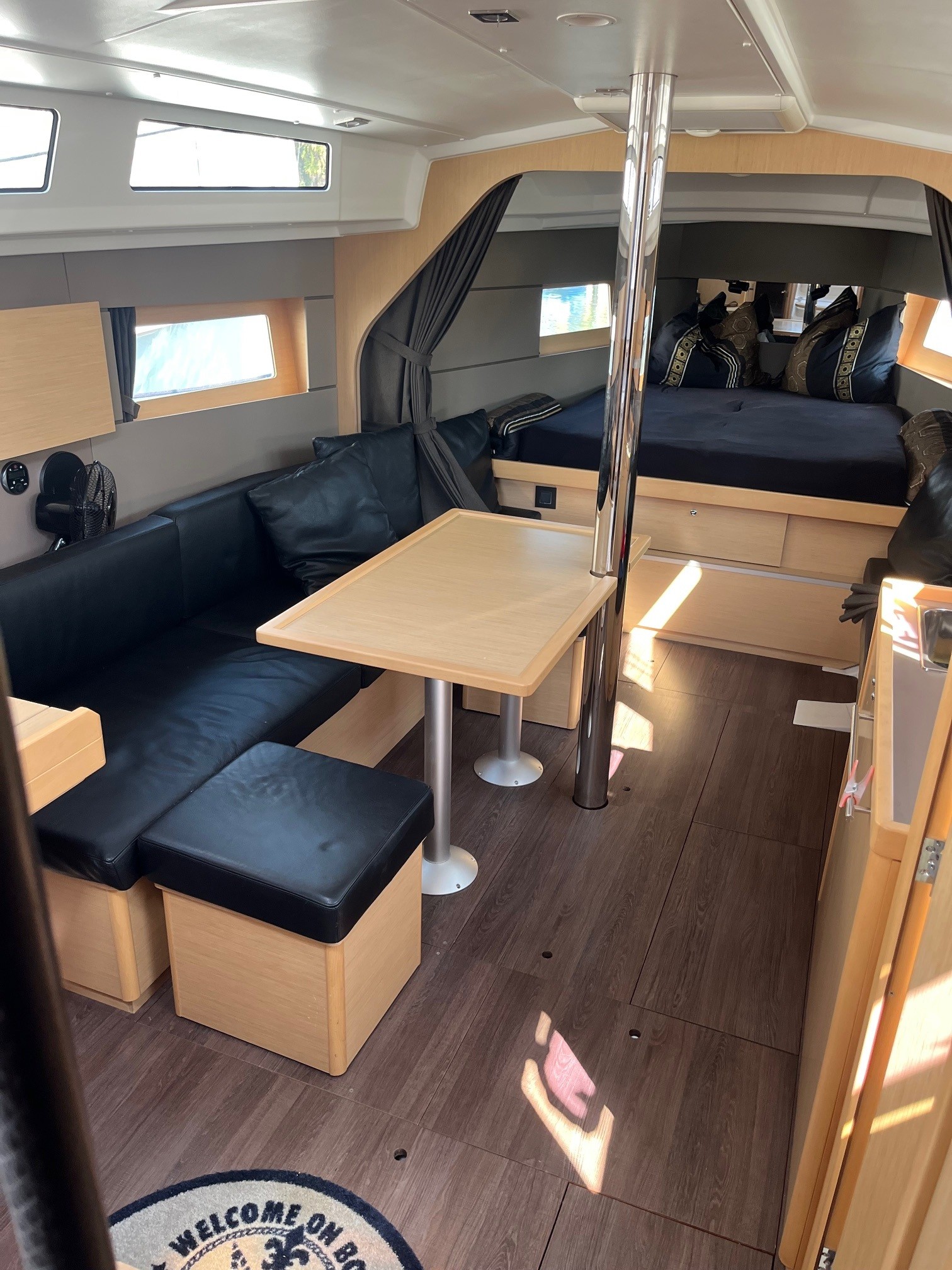 Saloon 1
